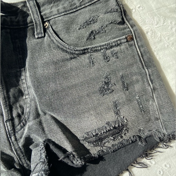 Levi’s 501 Faded Black Denim Shorts (Size 26) - Picture 4 of 6